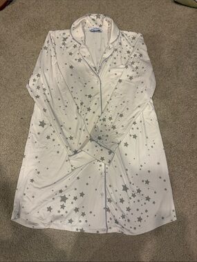Mason Grey Women’s Star-Print Button-Front Nightshirt - White with Gray Stars